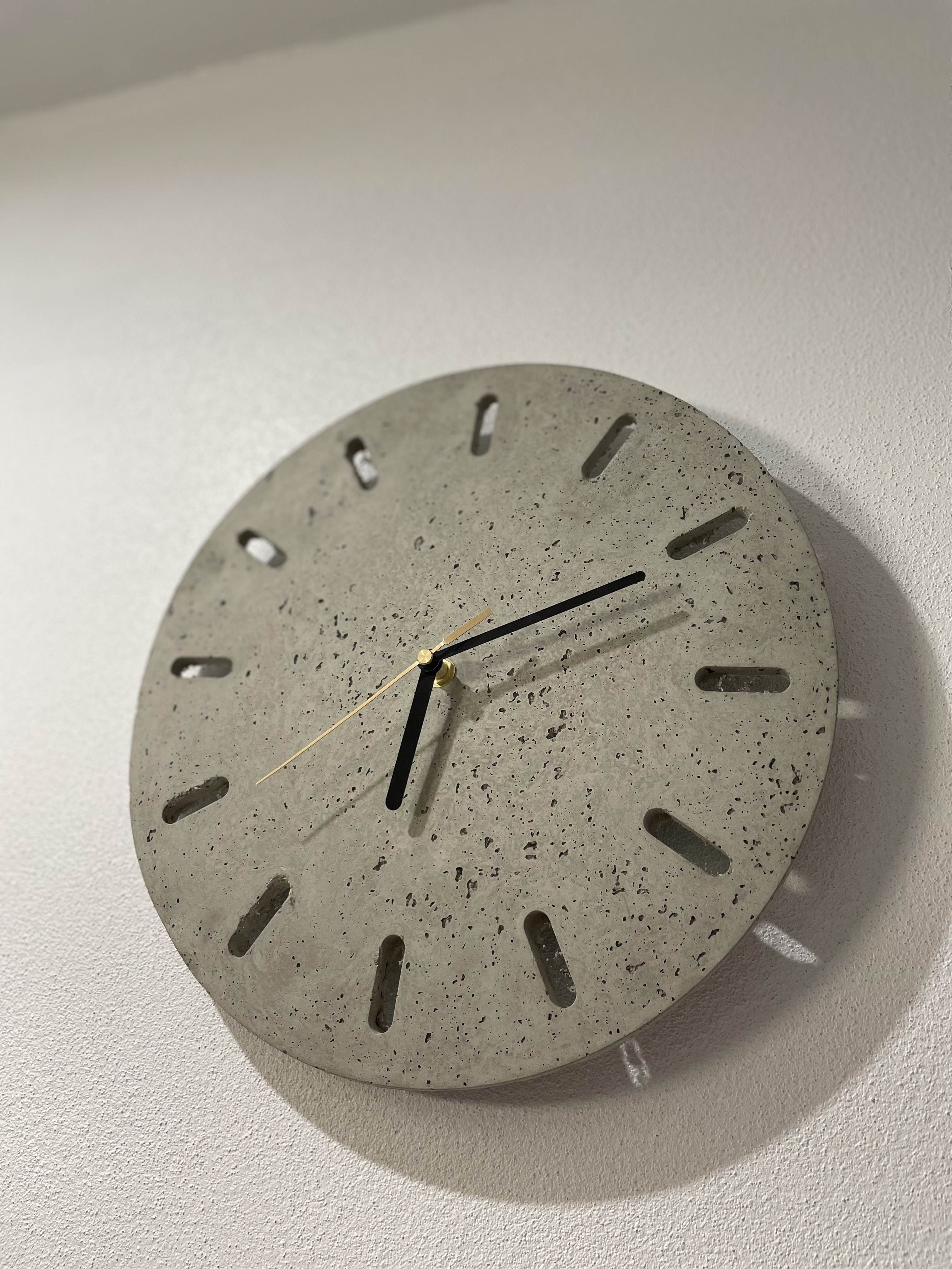 Betónové hodiny - Minimalistické